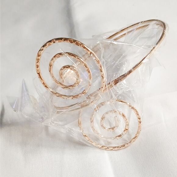 Boutique New gold tone Egyptian style double swirl arm bangle - Picture 2 of 5